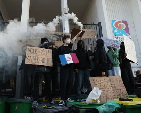Recently Appointed French Prime Minister Under Mounting Scrutiny as Nationwide Protests Paralyze Education and Transportation
